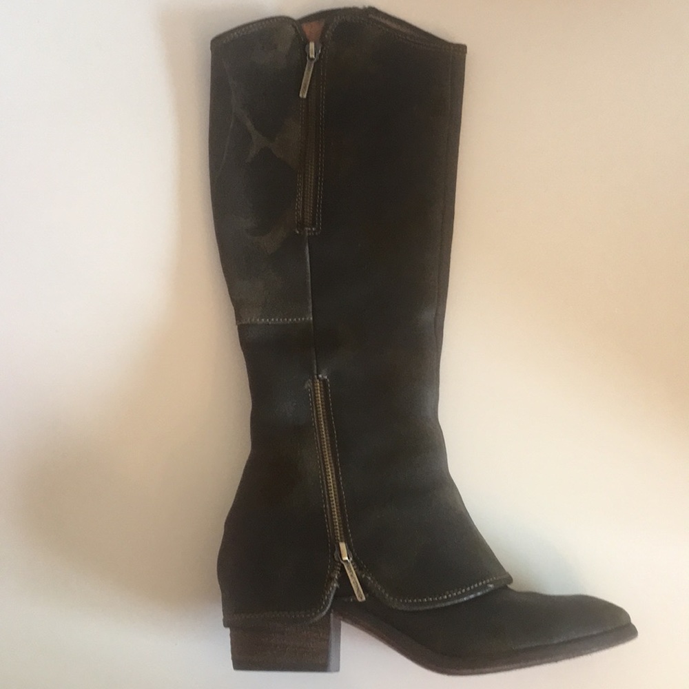 DONALD J PLINER OLIVE BOOTS